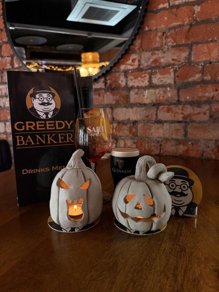 Pinch Pot Pumpkins - Pop up shop (Greedy Banker)